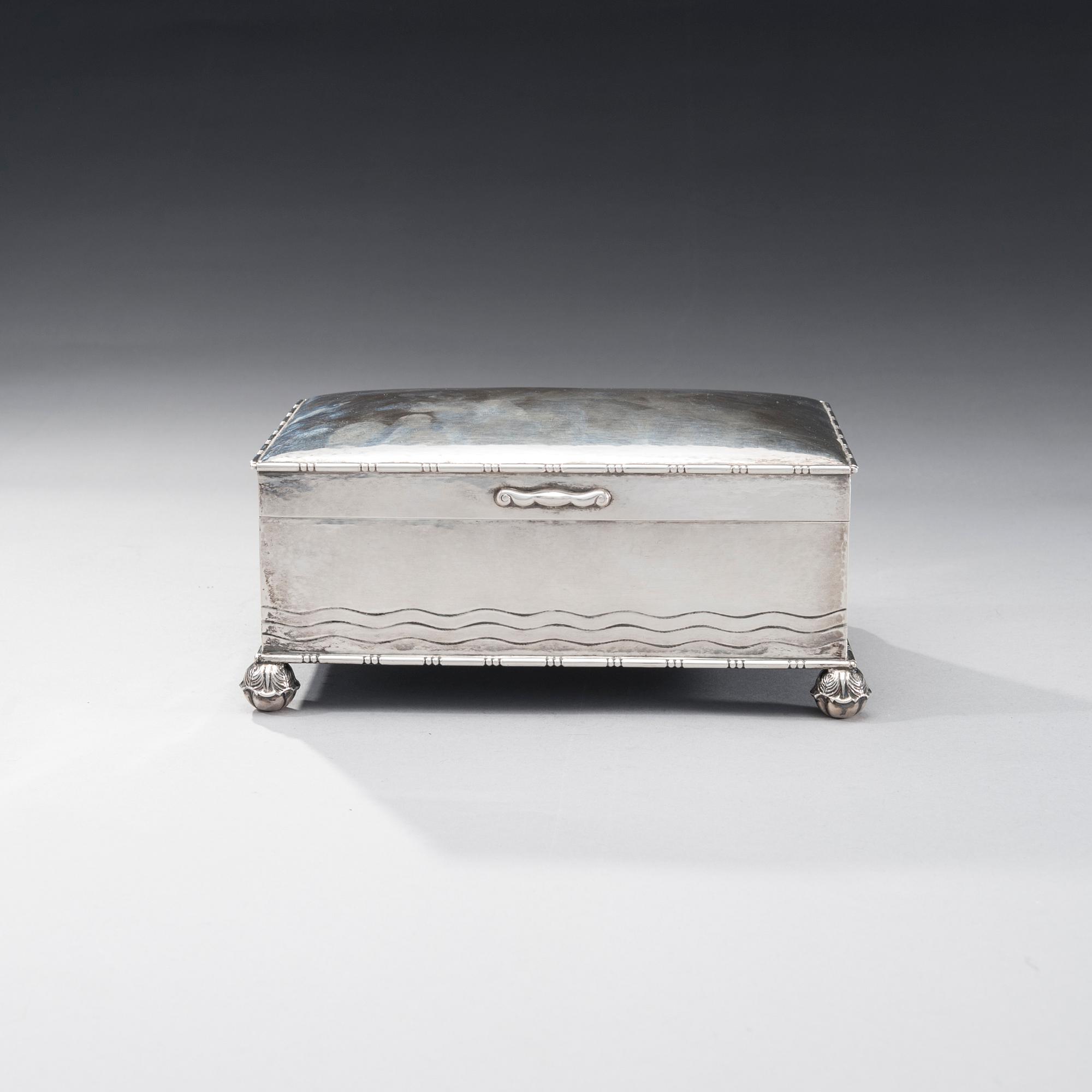 SKRIN, silver, C.G.Hallberg, Stockholm 1922. Vikt 1620 g.