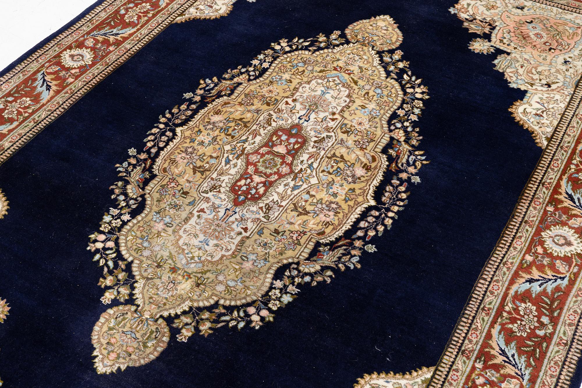 Carpet, Persia, approx. 290 x 195 cm.