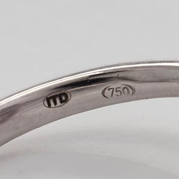 Ring, 18K vitguld med en oval morganit och diamanter ca 0.20 ct totalt.