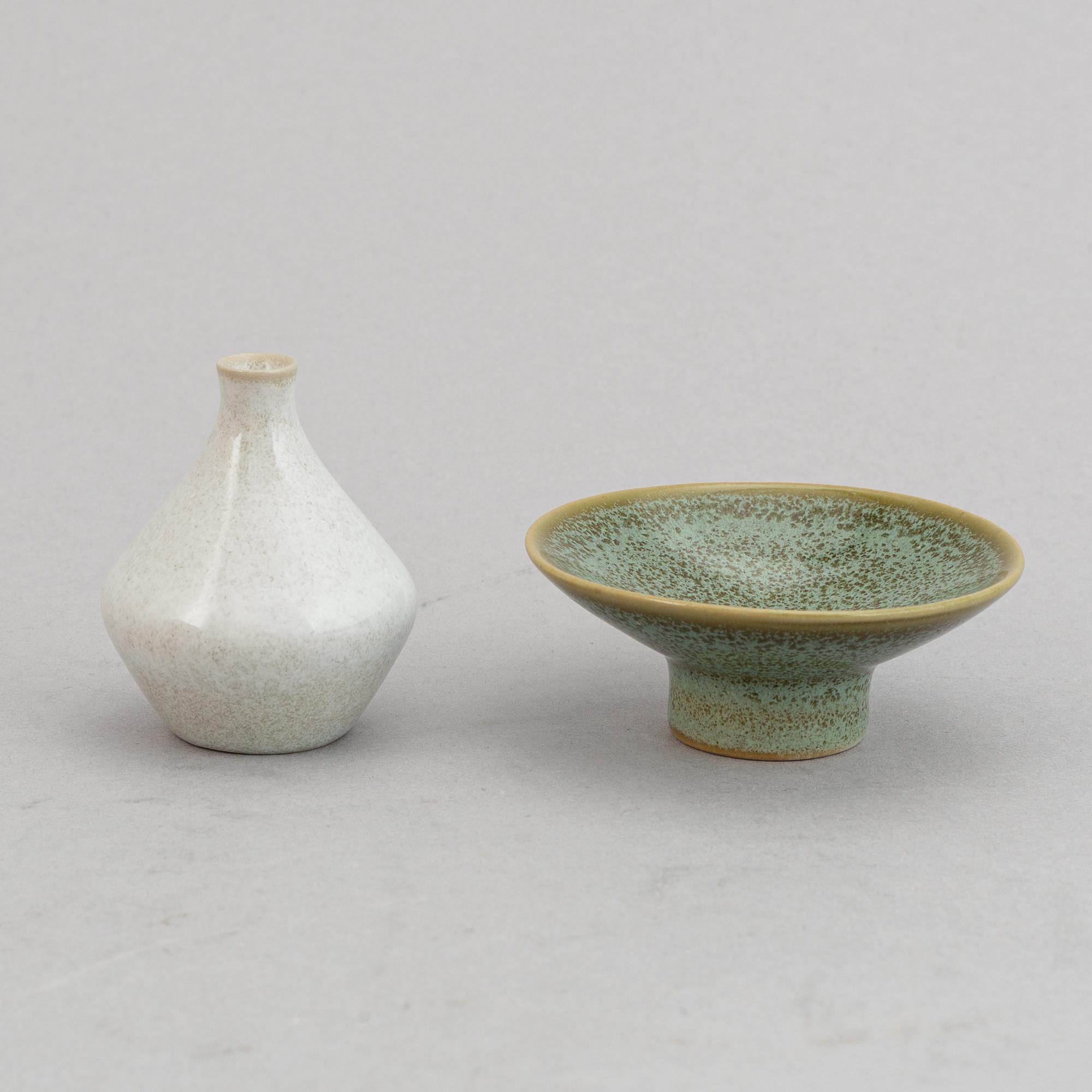 Bertil Lundgren, a set of four stoneware miniature vases and a bowl, Rörstrand, 1970's.