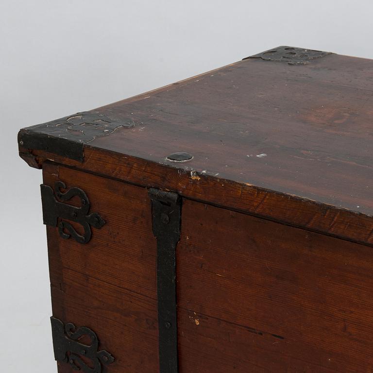 A Finnish folk art chest from Loimaa, 18th century.