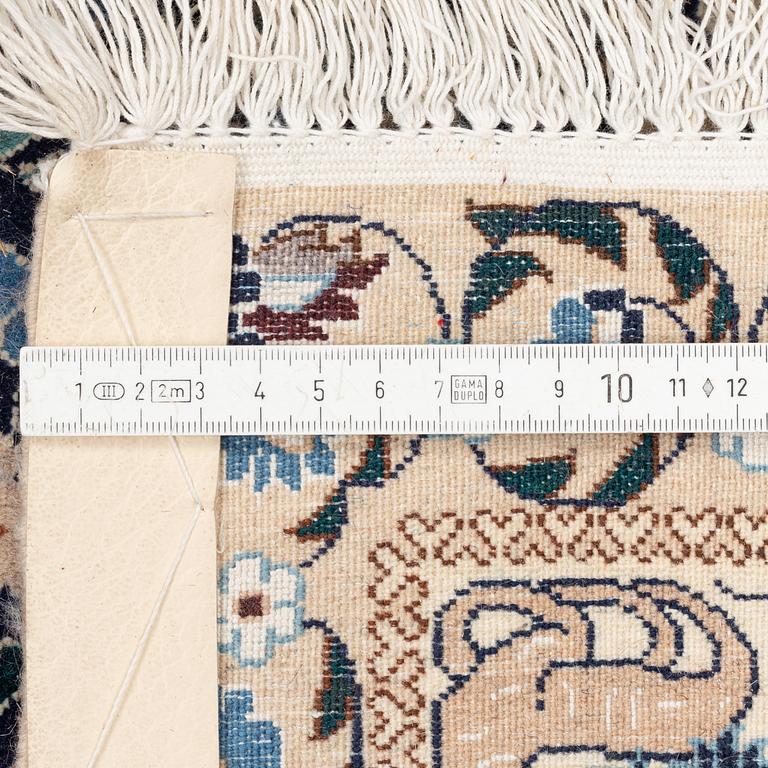 Matta, Nain, figural, ca 300 x 204 cm.