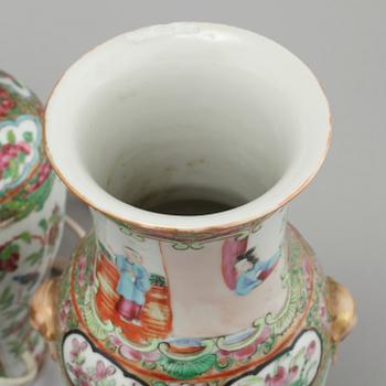 Eight pieces of chinese porcelain, around the year 1900.