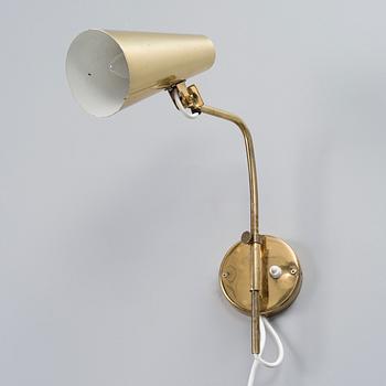 PAAVO TYNELL, A WALL LIGHT. Manufacturer's stamp Taito. 1950s.