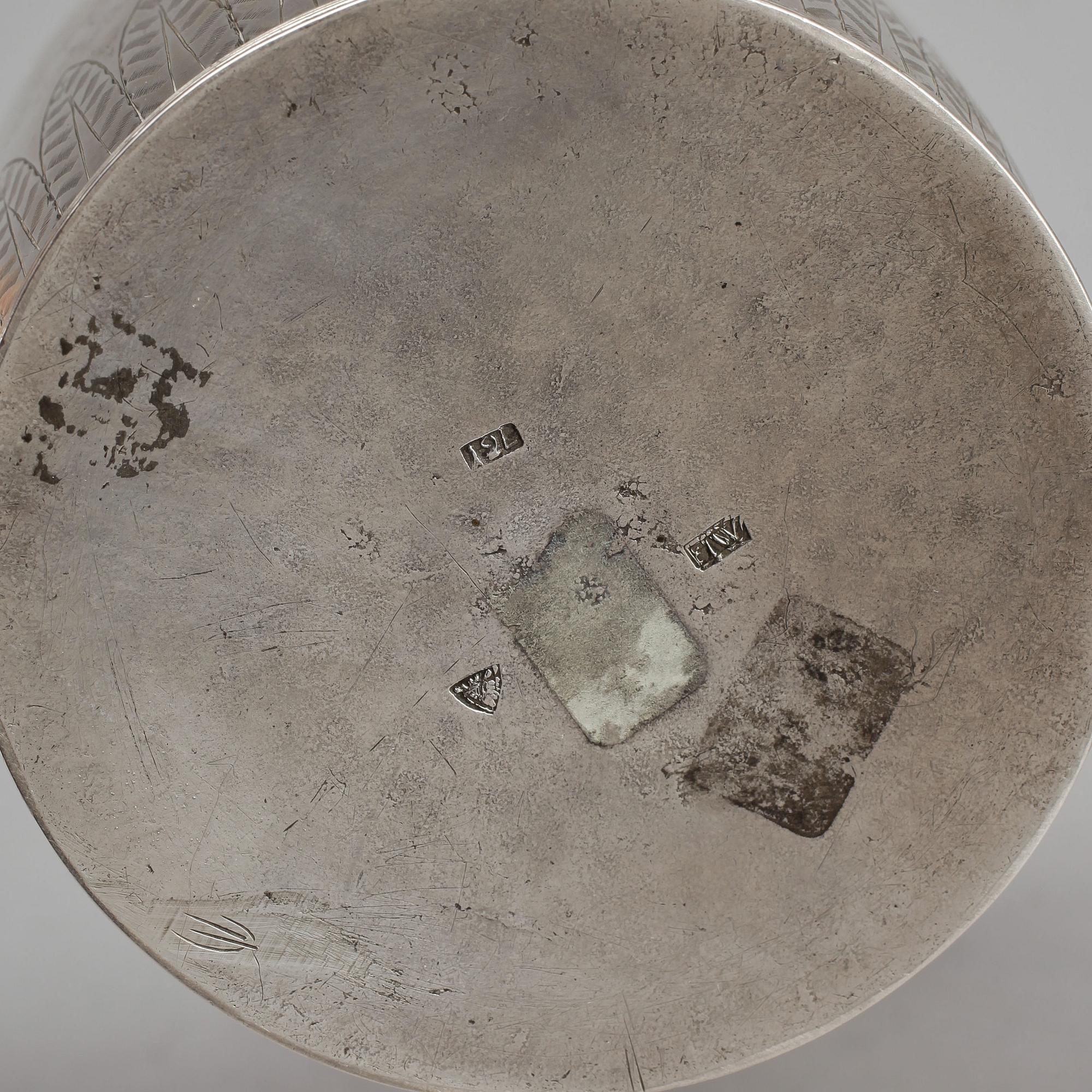 KAFFEKANNA, silver, otydliga mästarstämplar, sannolikt Tyskland, empirestil, omkr 1900. Vikt 765 gram.