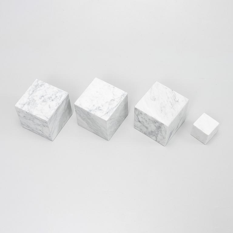 Piedestaler, 4 st, samtida tillverkning.