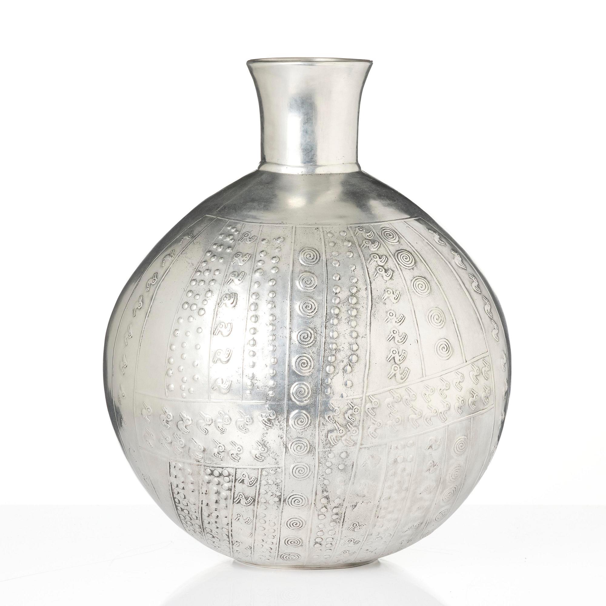 Estrid Ericson, "Peruvian urn", pewter, Firma Svenskt Tenn, Stockholm 1993.