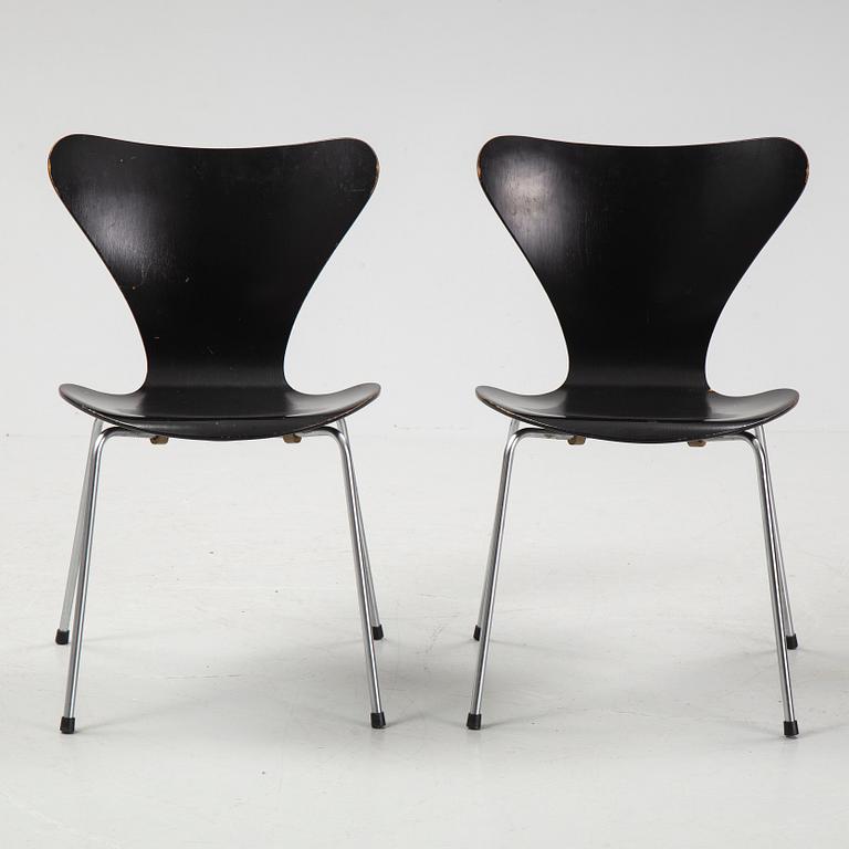 Arne Jacobsen, a set of seven 'Sjuan' chairs, Fritz Hansen, Denmark, 1970's.