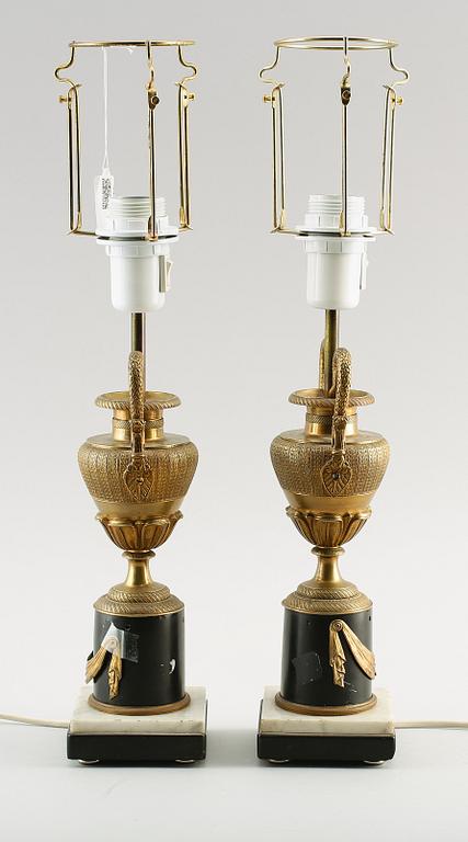 BORDSLAMPOR, 1 par, empirestil, 1900-talets första hälft.