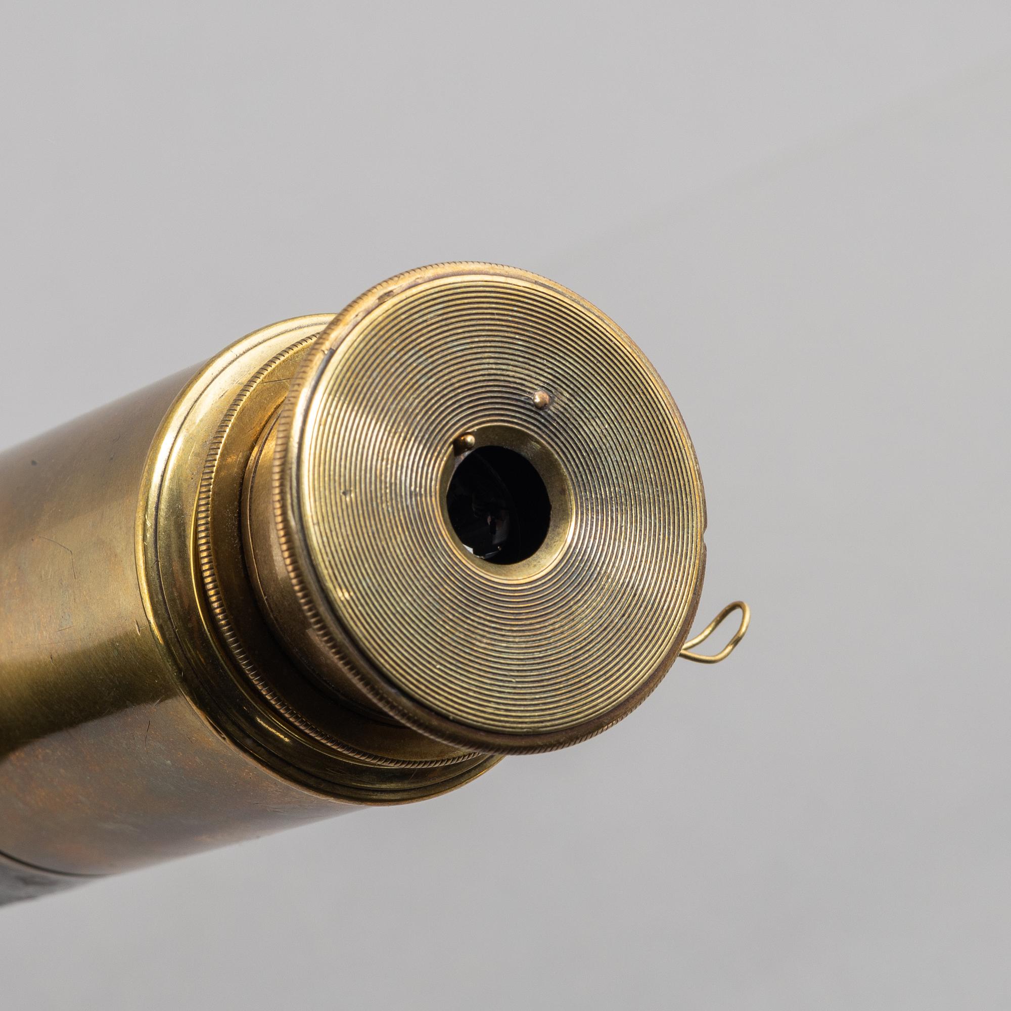 A marine telescope by Raynolds & Son, London, England, late 19thcentury.