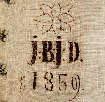 KVINNLIG FOLKDRÄKT FRÅN DELSBO, 10 delar, delvis från 1800-talet.