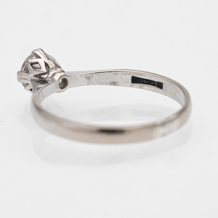 18K white gold solitaire ring with a diamond, G. Dahlgren & Co Malmö 1993.