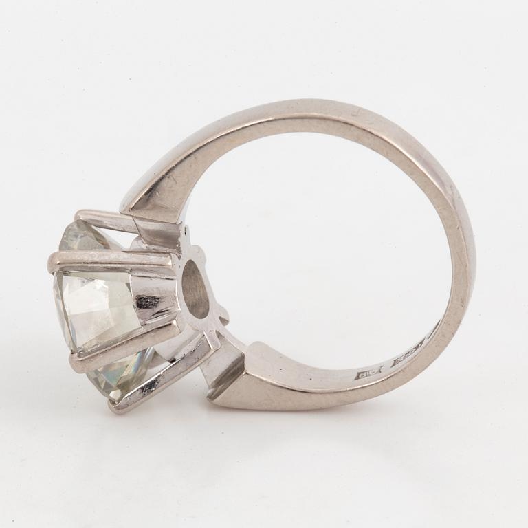ENSTENSRING, med en briljantslipad diamant 5,42 ct.