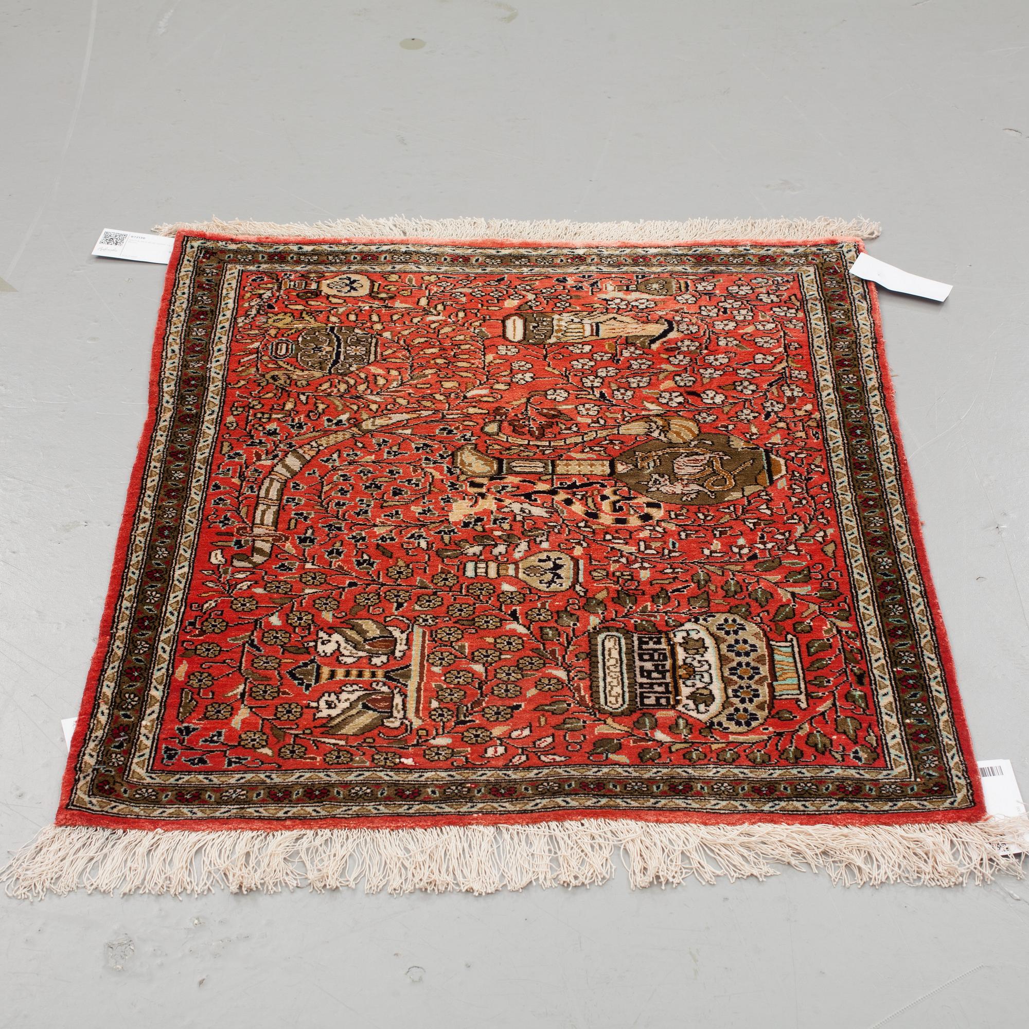 A RUG, AN OLD SILK QUM, ca 75 x 65 cm.