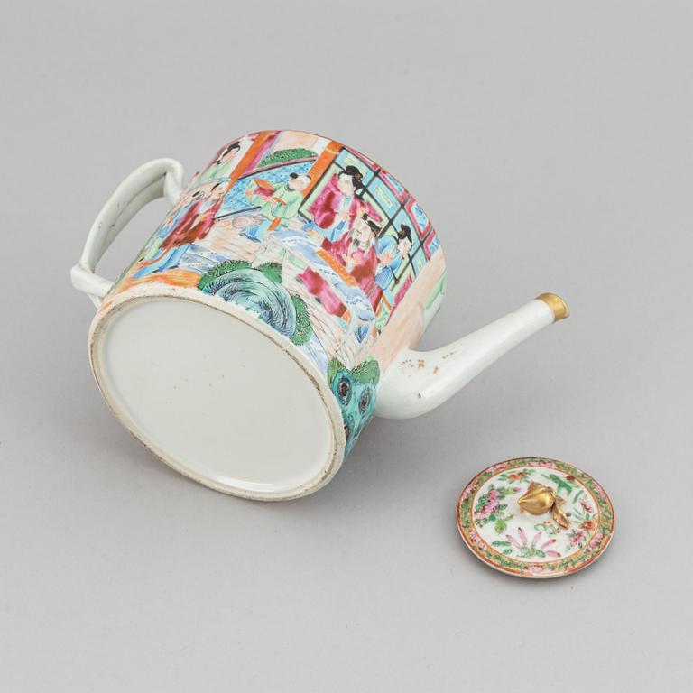 A Canton famille rose tea pot with cover, Qing dynasty, 19th Century.