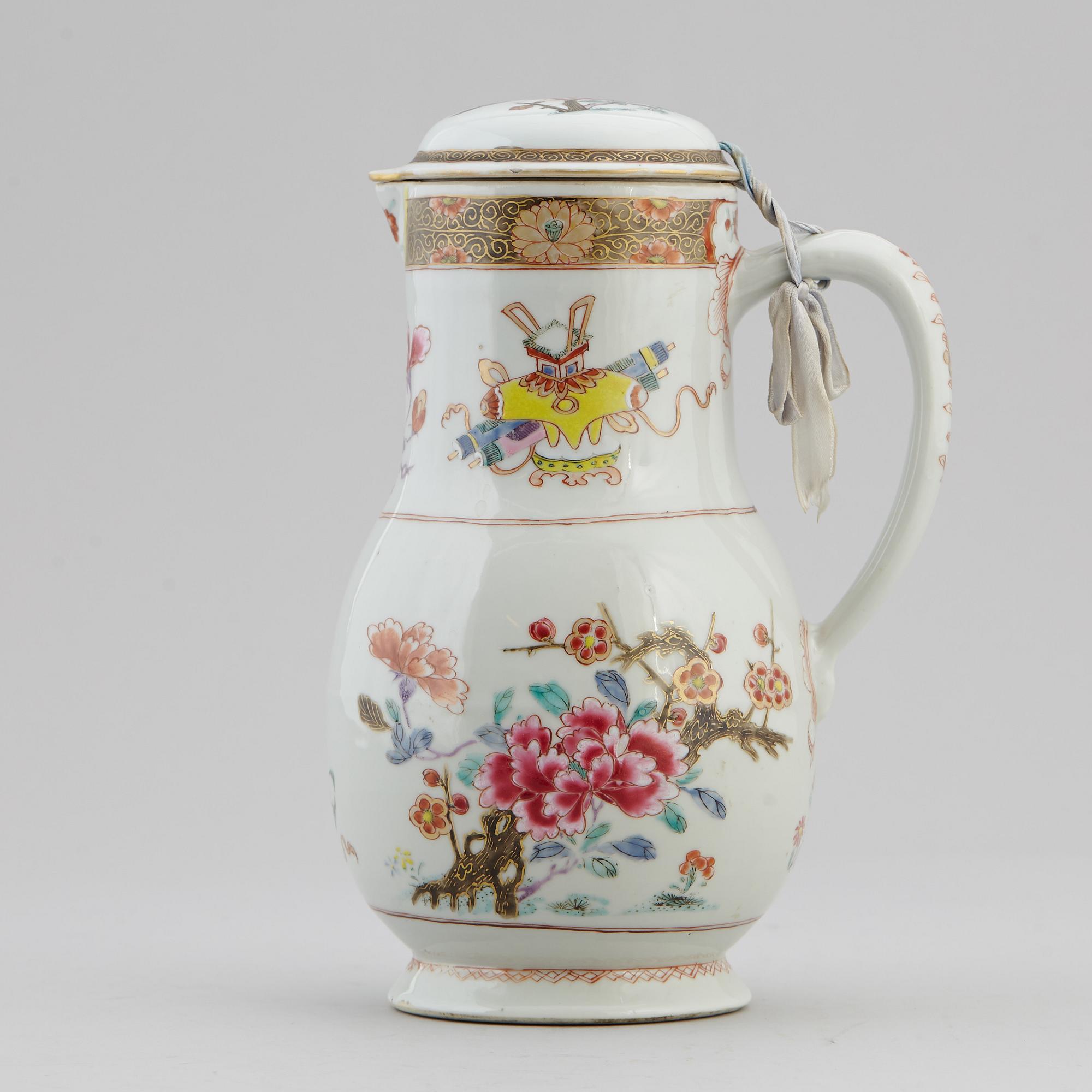 A large famille rose jug with cover, Qing dynasty, 18th century.
