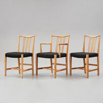 HANS J WEGNER, 3 stolar + utställningsaffisch, Mikael Lauersen, Danmark, 1940-tal.