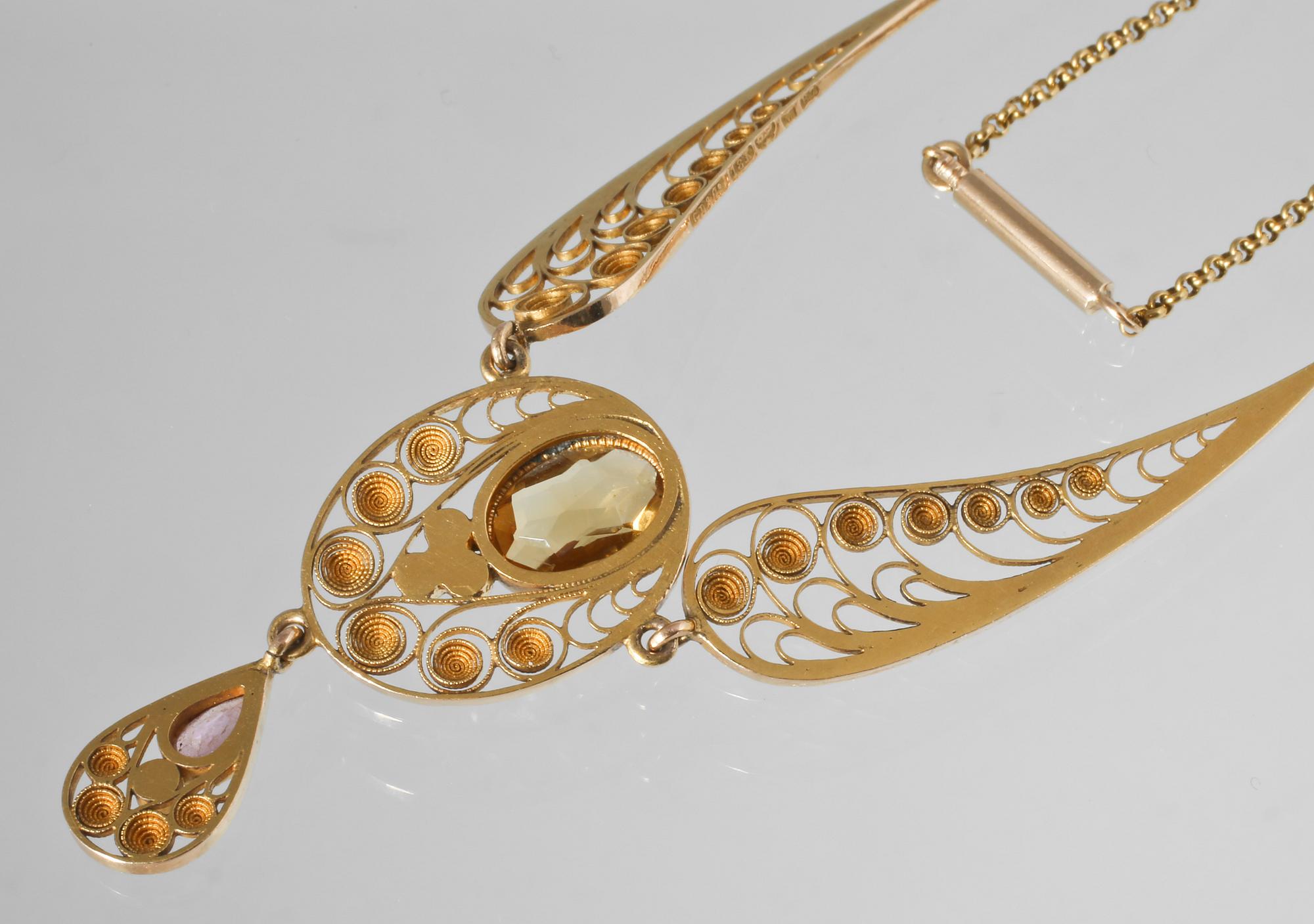 HALSCOLLIER, 18K guld med citrin, 4 orientaliska pärlor samt rosa safir, Gustav Dahlgren & Co, Malmö, 1904. 8,5 gram.