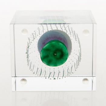 OIVA TOIKKA, AN ANNUAL CUBE, signed Oiva Toikka, Nuutajärvi 1995, numbered 579/2000.