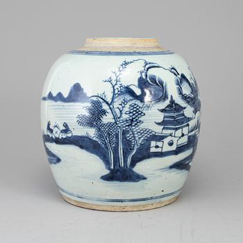 A blue and white jar, Qing dynasty, 19th century.