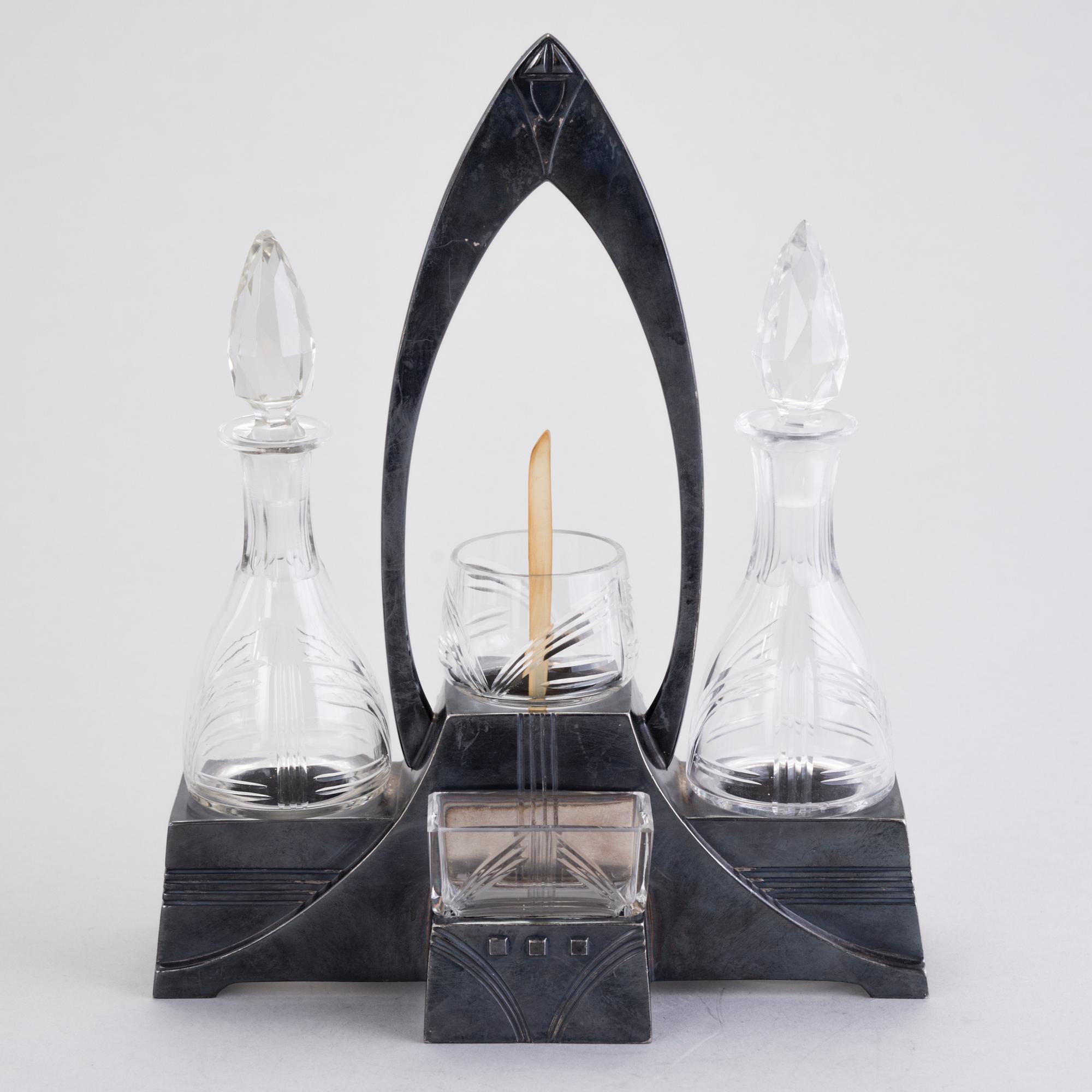 BORDSSURTOUT, Jugend, försilvrad metall och glas, WMF, Tyskland tidigt 1900-tal.