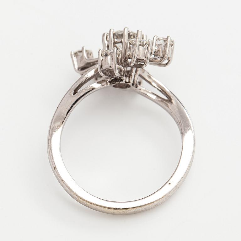 Ring, brilliant cut diamonds, 18K white gold.
