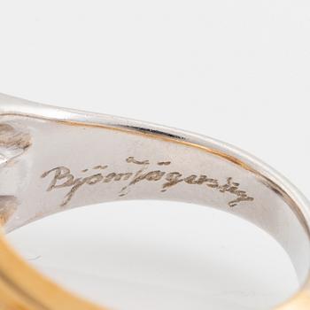 Brilliant cut diamond ring.