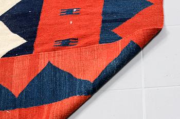 A KILIM RUG, 257 x 180 cm.