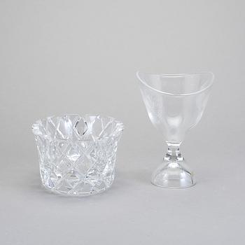 SKÅLAR, 2 stycken, glas, Gunnar Cyrén samt Vicke Lindstrand, Orrefors och Kosta Boda.