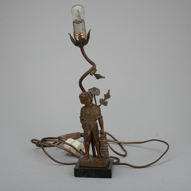 BORDSLAMPA, brons, Frankrike, 1900-talets mitt.