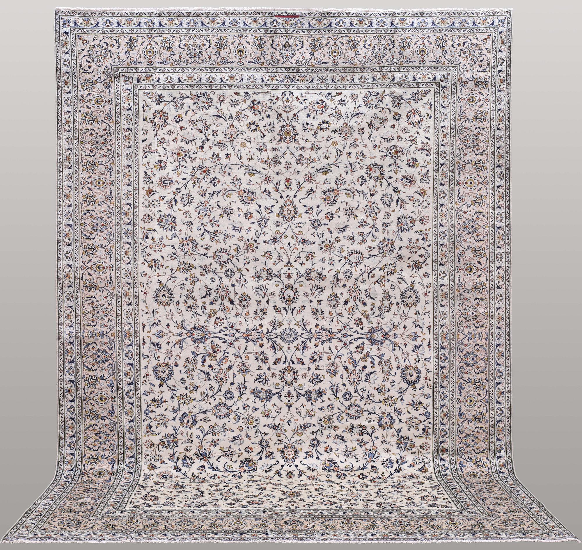 A carpet, Kashan, signed, ca 402 x 296 cm.