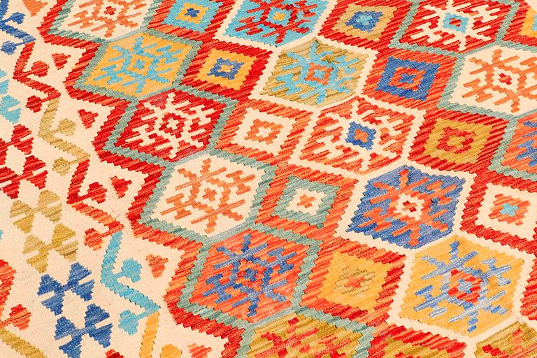 A CARPET, Kilim, ca 293 x 197 cm.