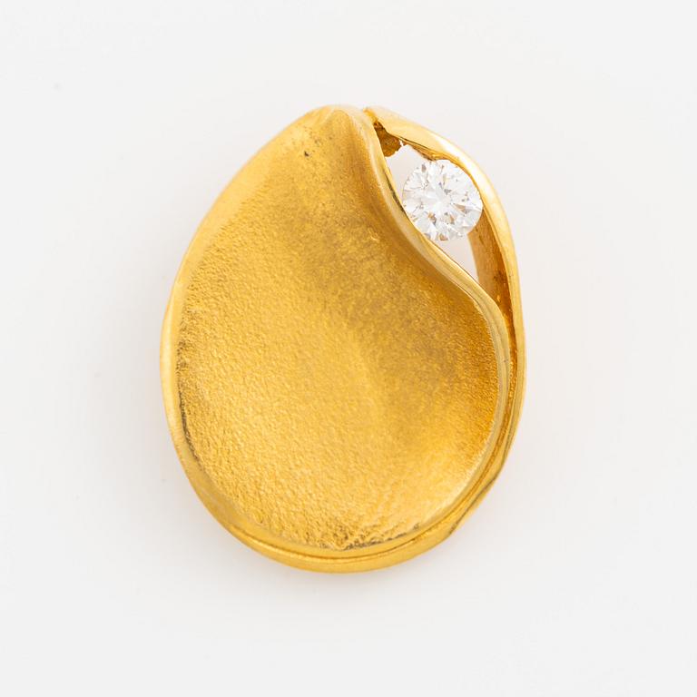 Pendant, 18K gold with a round brilliant-cut diamond.