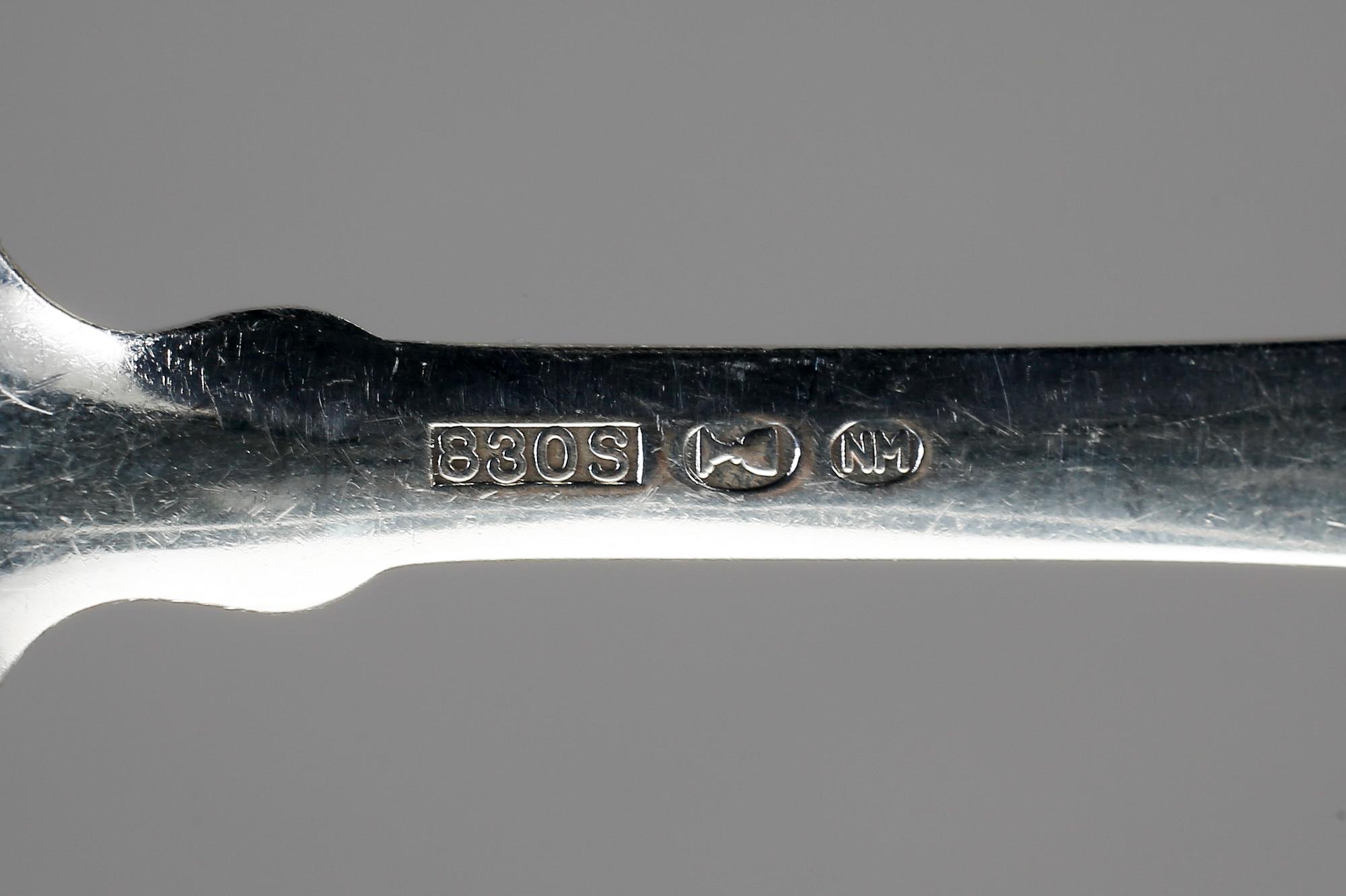 BESTICKSERVIS, 40 delar, silver, 1900-tal. Svenska importstämplar. Totalvikt 2485 gr.