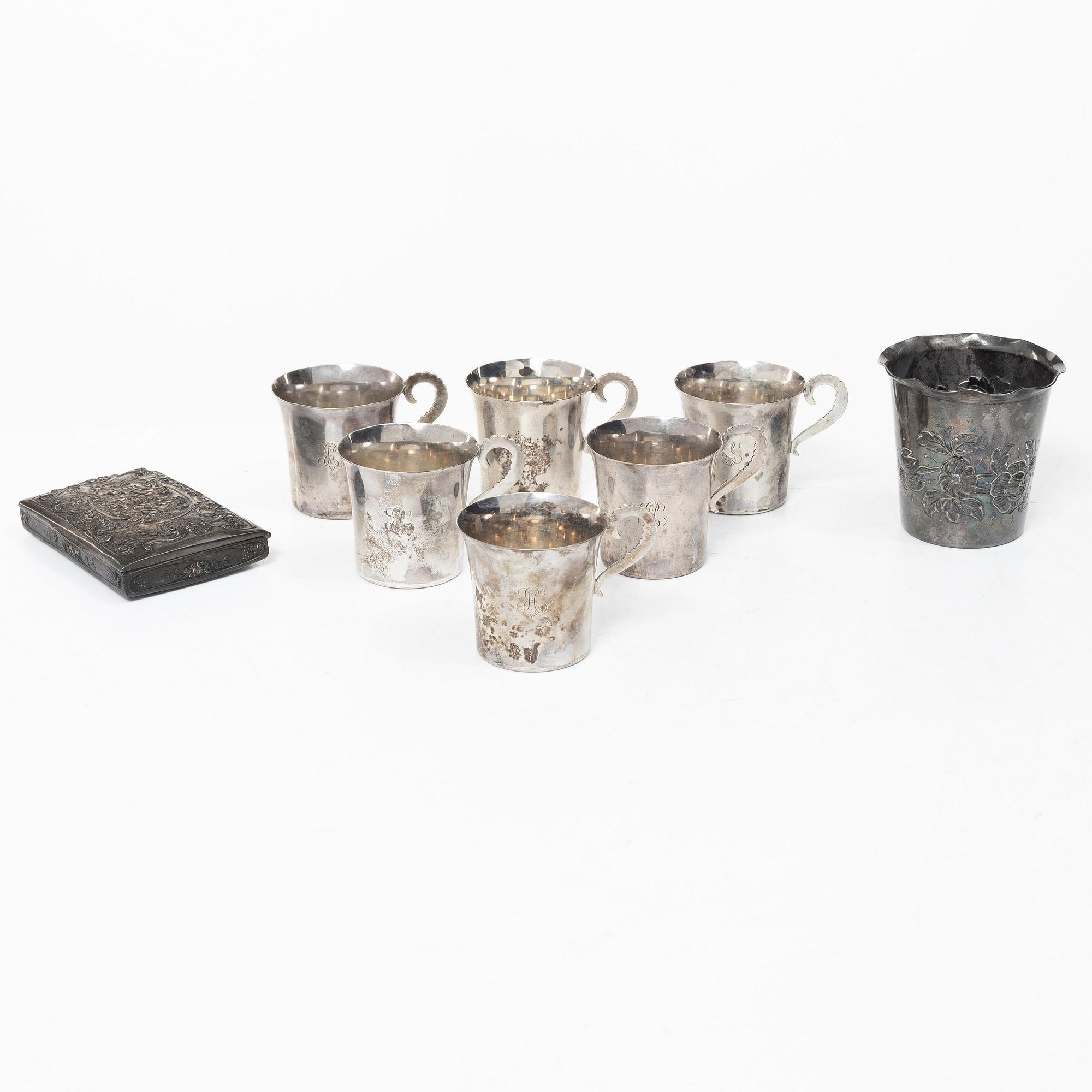 Silver, 8 pieces, including CG Hallberg, Stockholm 1943.