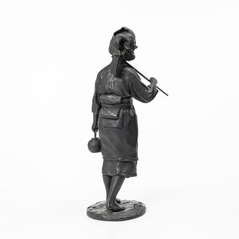 A large Japanese bronze okimono, early 1900s.