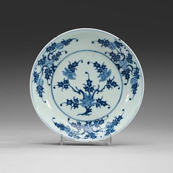130. A blue and white dish, Qing dynasty, 18th century.