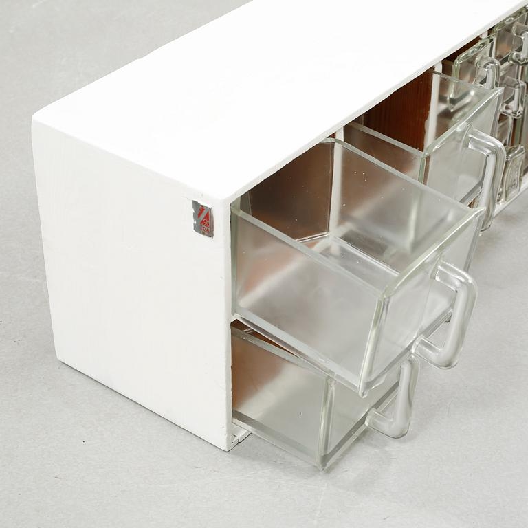 A spice rack from around the middle of the 20th century.