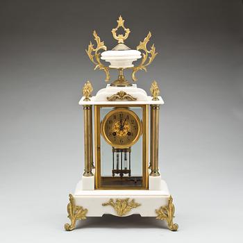 BORDSPENDYL, Empirestil, J.J. Driessen, Haarlem. 1900-talets första hälft.