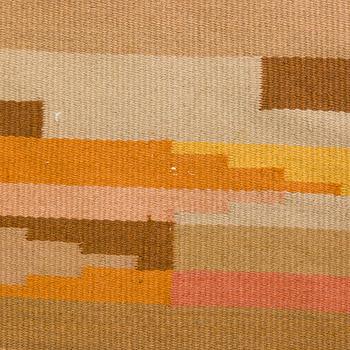 Flat weave carpet. Circa 430 x 323 cm.