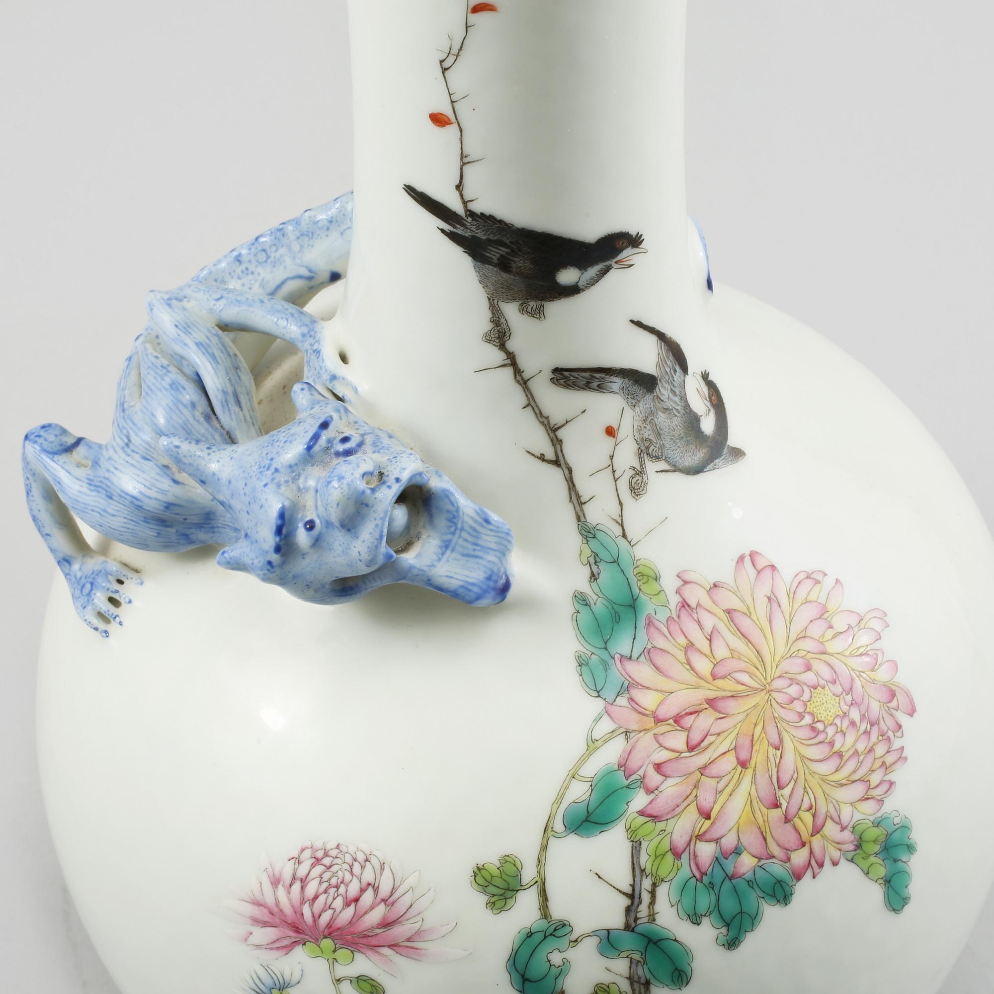 VAS, porslin, Kina, 1900-tal/modern tillverkning.