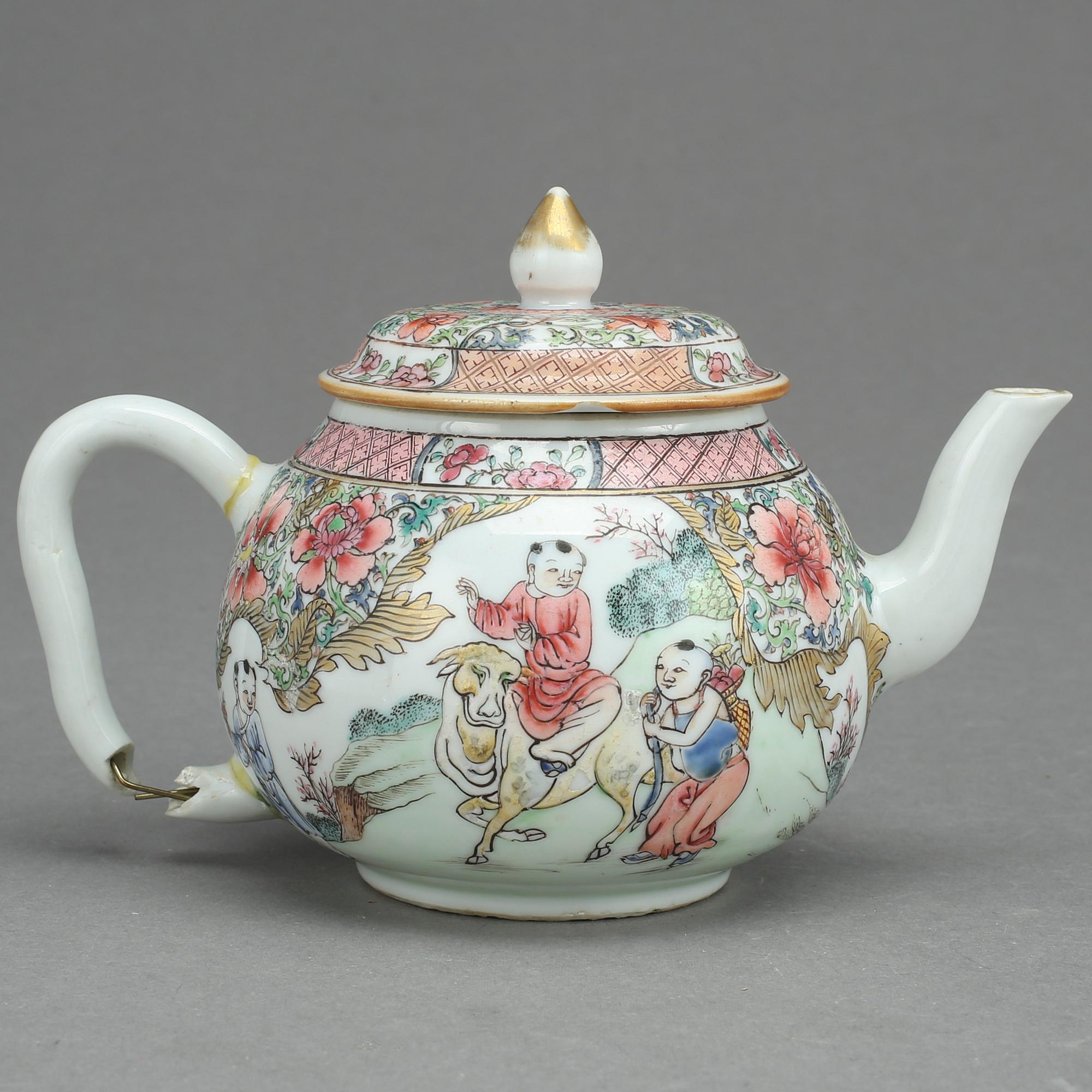 TEKANNA MED LOCK, porslin, Kina, 1700-tal.