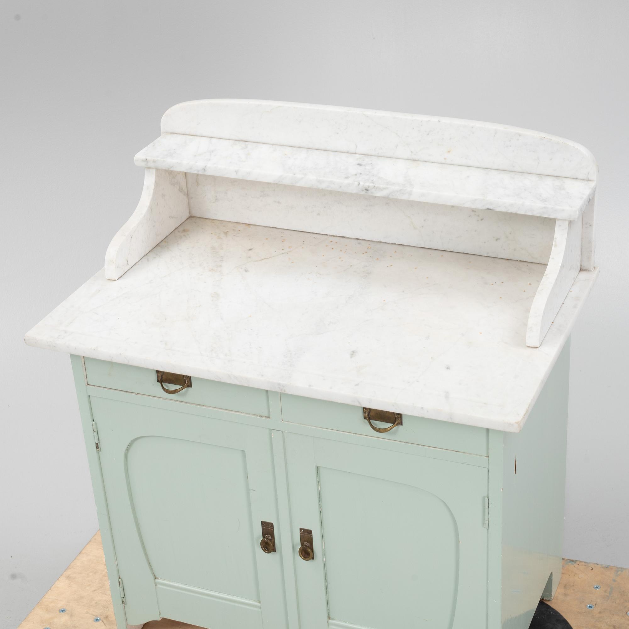 A commode, early 20th Century.