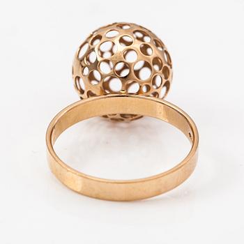 Liisa Vitali, A 14K gold ring "Leppäkerttu". Kultakeskus, Hämeenlinna 1975.