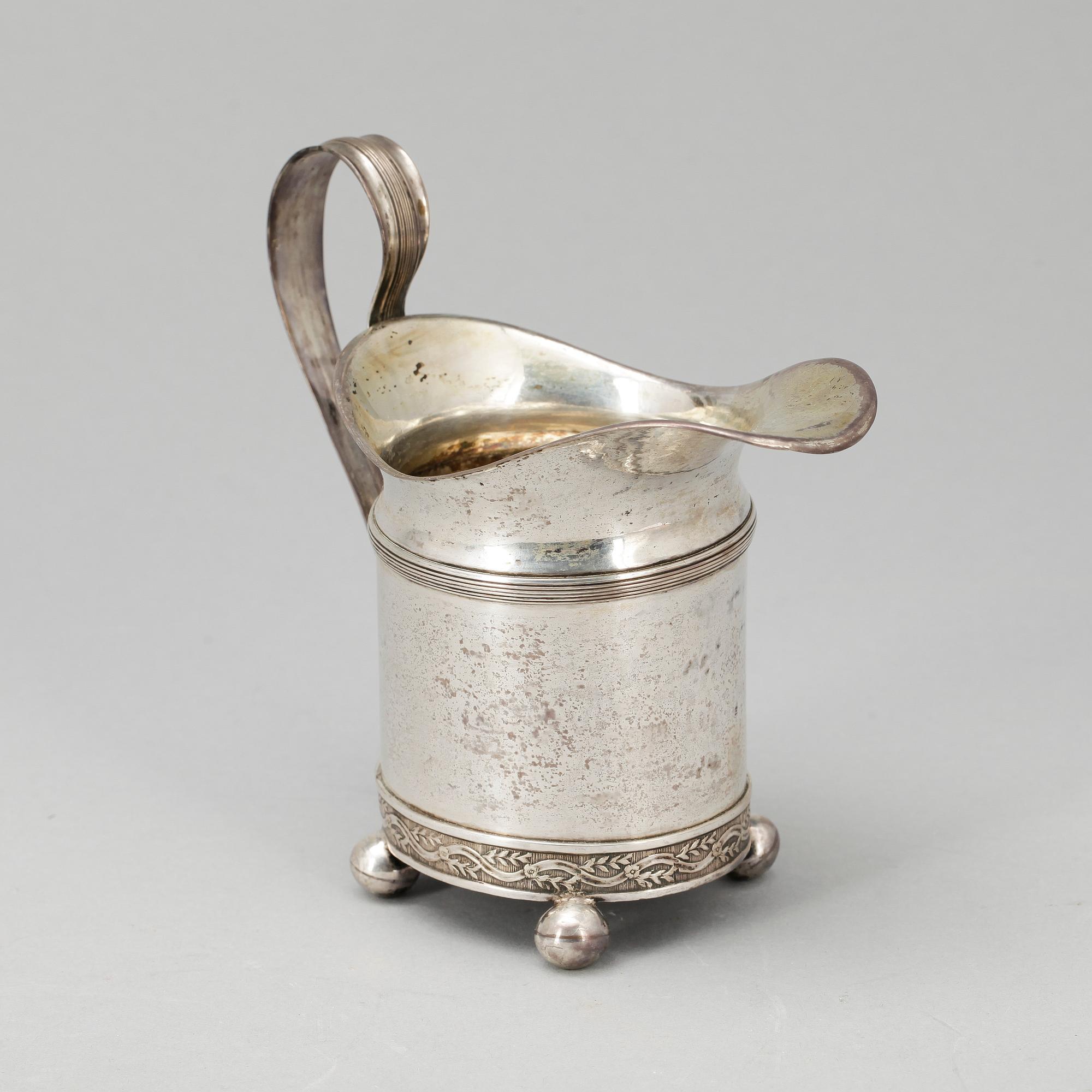 GRÄDDKANNA, silver. Empire. Lars Biugg, Jönköping 1803. Ca 198 g.