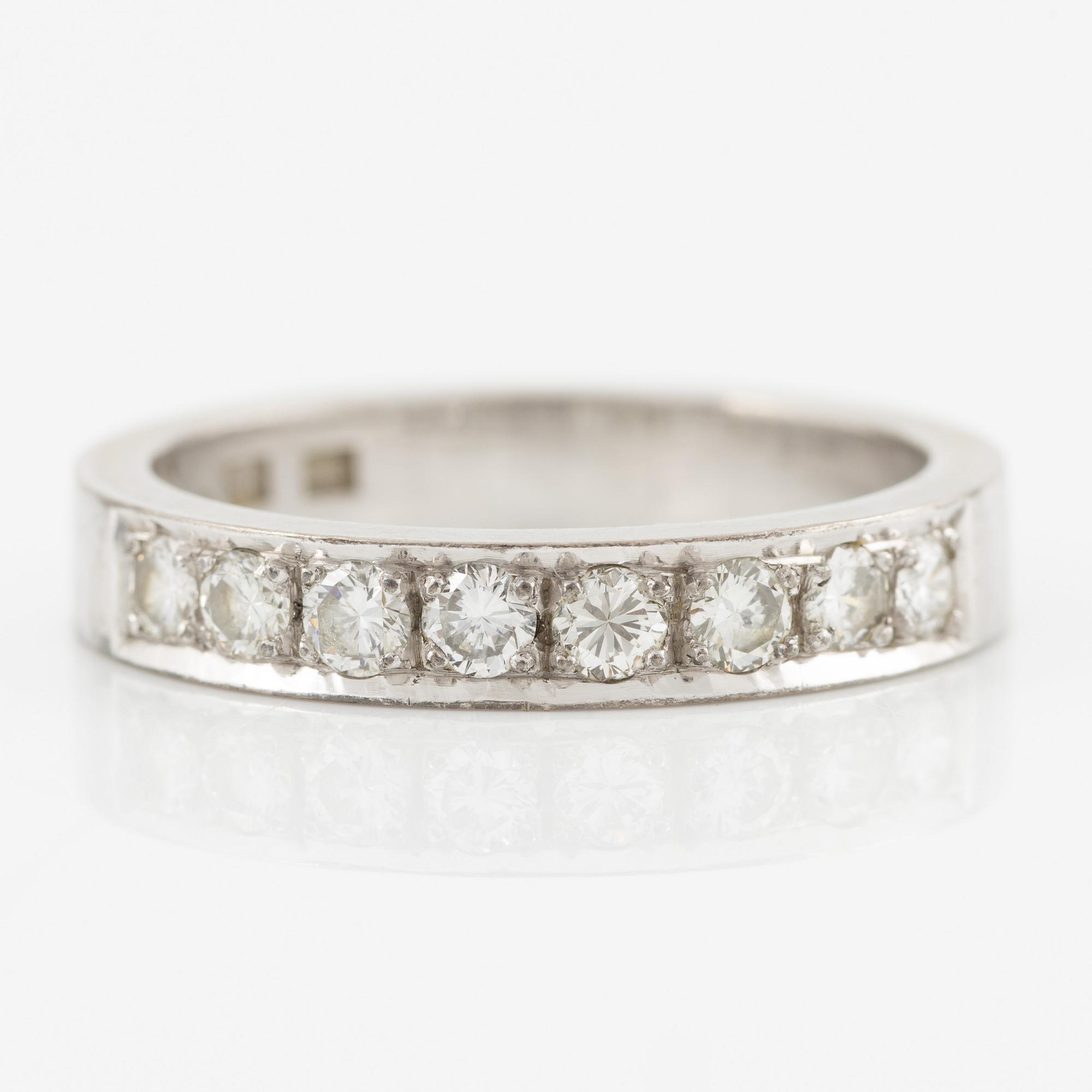 Ring 18K white gold set with round brilliant-cut diamonds, Engelbert.