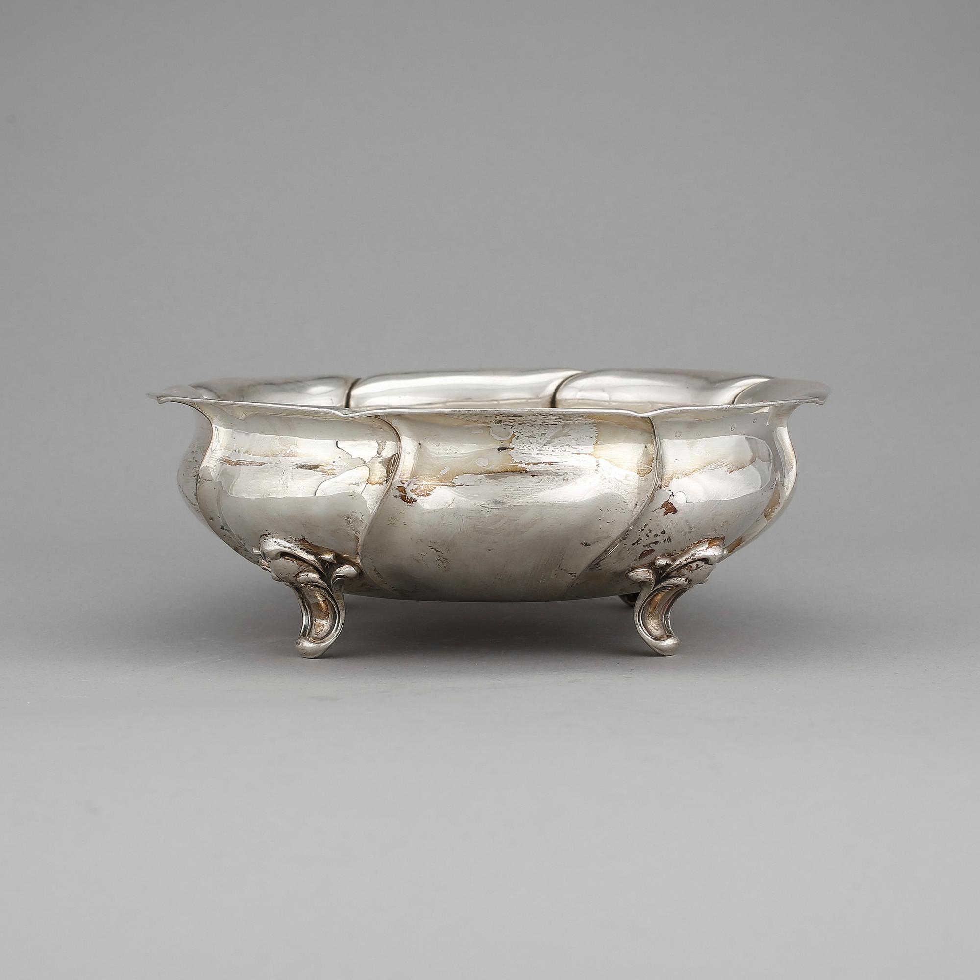 SKÅL, silver. Rokokostil, sannolikt Tyskland. 1900-talets första hälft. Vikt ca 370 gram.