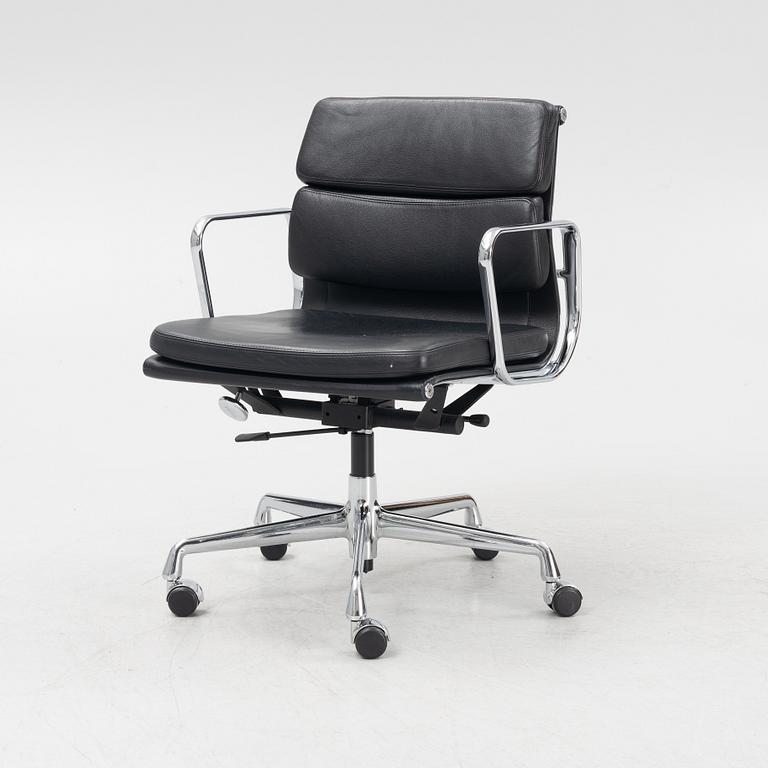 Charles & Ray Eames, an EA 217 soft pad swivel office chair.