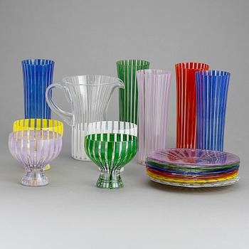 SKÅLAR, GLAS, KARAFF OCH FAT, 16 delar, glas, "Strikt", Bengt Orup, Johansfors. Formgiven 1953.