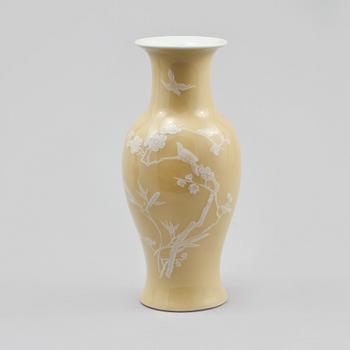 VAS, porslin, Kina, 1900-talets andra hälft.